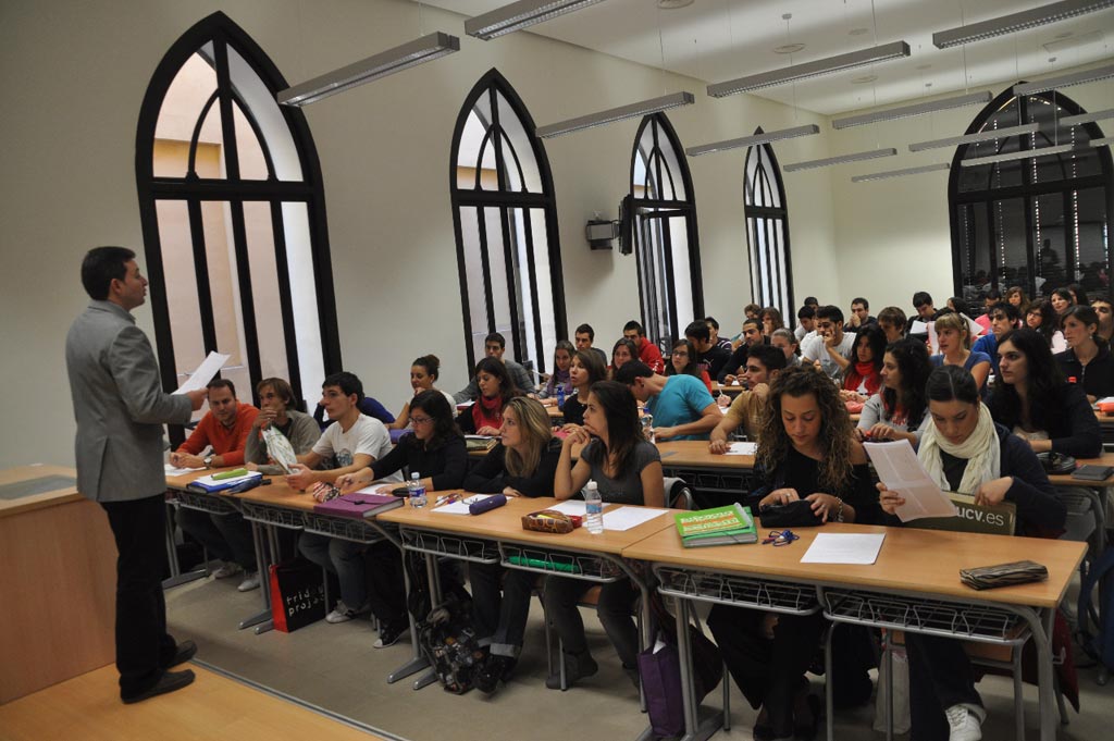 English-taught Bachelor in Dentistry at UCV Bachelor Dentistry at UCV